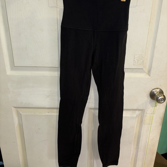 Lululemon Women's Sz 2 Capri Leggings Black - Picture 1 of 6